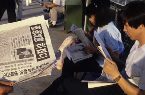 (87년 개헌-6·29 선언) 1987년 6월 29일 당시 노태우 민정당 대표가 대통령 직선제 개헌 요구 등 국민의 민주화 열망을 받아들이는 특별담화를 발표했다. [중앙포토]