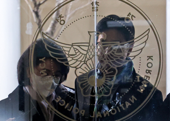 한학자 통일교 총재의 전 비서실장인 정원주씨가 18일 오전 서울 서대문구 경찰청에서 조사를 받기 위해 출석하고 있다. 연합뉴스