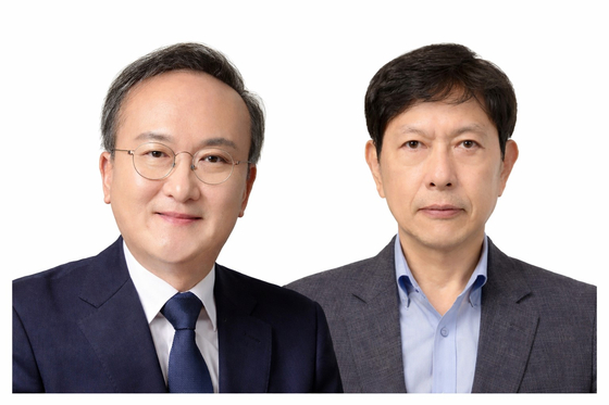 '관악이 배출한 서울공대 혁신 동문 50인'에 선정된 이석희 SK온 대표이사(왼쪽)와 안현 SK하이닉스 개발총괄사장. [사진 서울대]