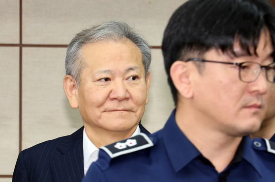 12·3 비상계엄 관련 언론사 단전·단수를 지시한 혐의로 구속기소 된 이상민 전 행정안전부 장관이 지난 10월 17일 오전 서울 서초구 서울중앙지방법원에서 열린 첫 공판에 출석하고 있다. [대통령실사진기자단] 2025.10.17.