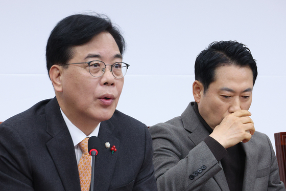 송언석 국민의힘 원내대표가 18일 서울 여의도 국회에서 열린 최고위원회의에서 발언하고 있다. 뉴스1 