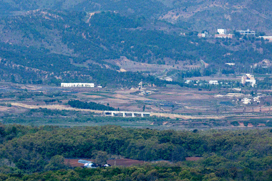 경기도 파주시 접경지역에서 바라본 서부전선 비무장지대(DMZ). 연합뉴스