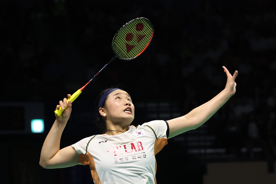 (수원=뉴스1) 김영운 기자 = 안세영이 28일 경기 수원시 장안구 수원종합운동장에서 열린 '2025 세계배드민턴연맹(BWF) 월드 투어 코리아오픈(슈퍼 500)' 여자단식 일본 야마구치 아카네를 상대로 경기를 치르고 있다. 2025.9.28/뉴스1