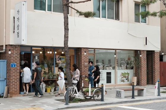 ‘로컬 파이오니어 스쿨 2025’를 통해 일경험 참가자들이 기업 탐방을 하고 있다. 사진 로컬 파이오니어 스쿨