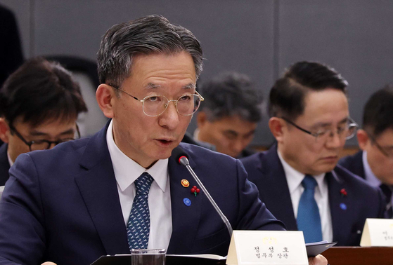 정성호 법무부 장관이 19일 정부서울청사 별관에서 열린 법무부(대검찰청), 성평등가족부 업무보고에서 발언하고 있다. 대통령실사진기자단