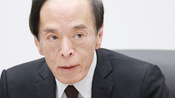 우에다 가즈오 일본은행(BOJ) 총재가 19일 기자회견을 열고 기준금리 인상 배경을 설명하고 있다. 지지통신 AFP=연합뉴스