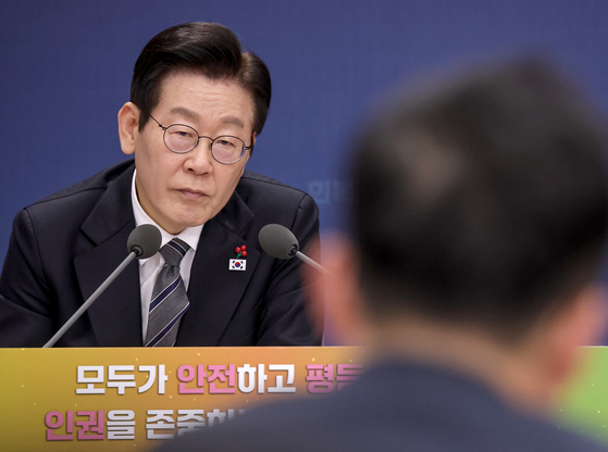 이재명 대통령이 19일 정부서울청사 별관에서 열린 법무부(대검찰청), 성평등가족부 업무보고에서 발언하고 있다. 대통령실사진기자단