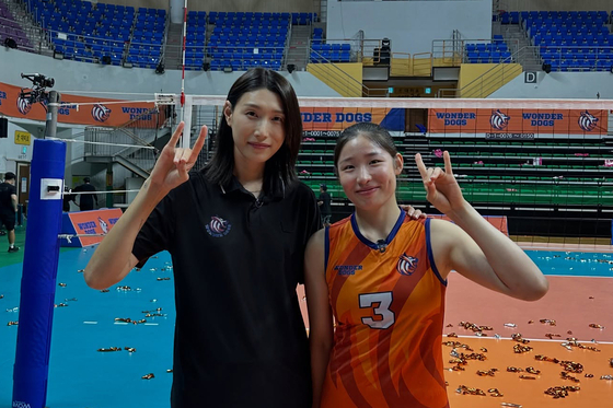 김연경(왼쪽)은 제자 인쿠시에게 자신감과 긍정적 태도를 강조했다. [사진 인쿠시 인스타그램]