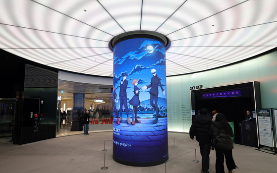 미디어 기둥을 장식한 애니메이션 화면. 강정현 기자