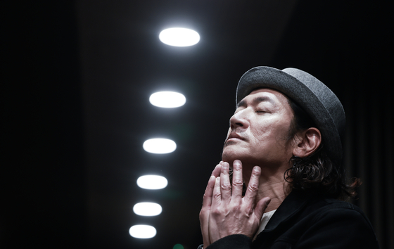 바비킴은 아버지이자 트럼펫 연주자 김영근 씨와 함께 히트곡 '고래의 꿈' 무대를 함께 꾸민다. 권혁재 사진전문기자. 2025.12.12.