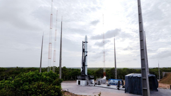 이노스페이스 '한빛-나노' 기립한 모습. 이노스페이스