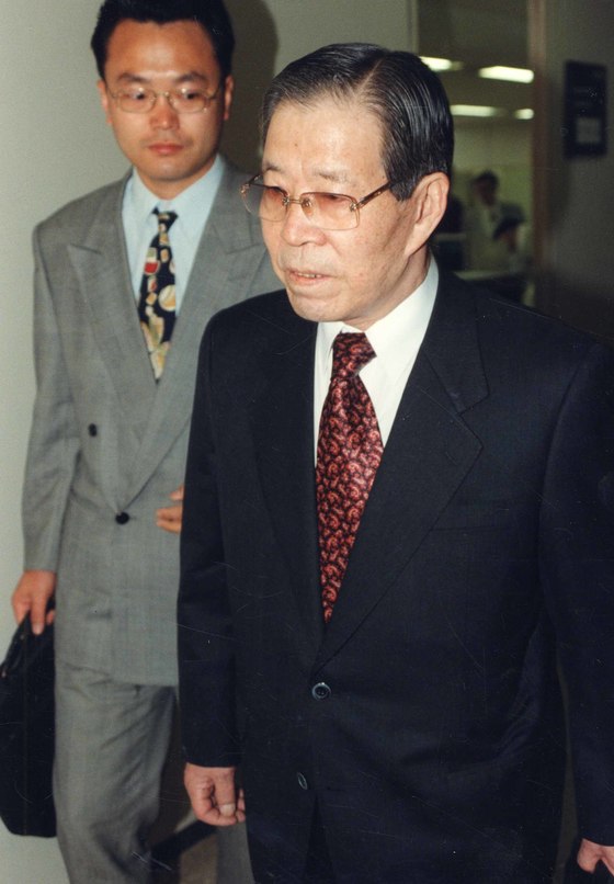 주영복 전 국방부 장관. 1980년 5월 17일 비상계엄 전국 확대를 주도하고 5월 18일 광주 파견 계엄군의 자위권 발동에 관여한 것 관련 내란 혐의로 1996년 서울고법에서 징역 7년을 선고받았다. 중앙포토