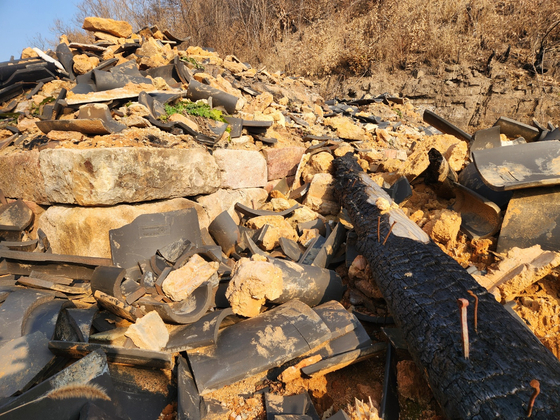 지난 17일 경북 안동시 일직면에 위치한 상현정이 지난 3월 산불로 완전히 불에 탄 채 방치돼 있다. 김정석 기자