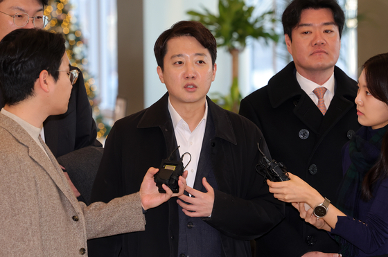 이준석 개혁신당 대표가 21일 오전 서울 광화문 김건희 특검 사무실에 출석했다. 강정현 기자