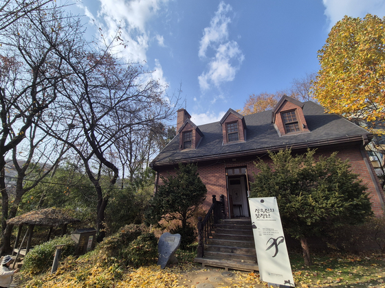 장욱진의 마지막 작업실이 있는 용인 장욱진 고택의 양옥. 용인=권근영 기자