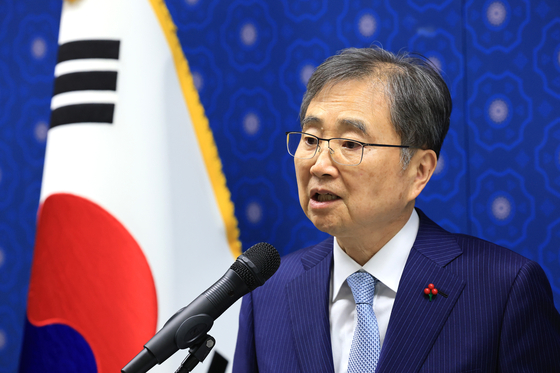 조현 외교부 장관이 19일 서울 종로구 외교부 청사에서 업무보고 사후 브리핑을 하고 있다. 뉴스1