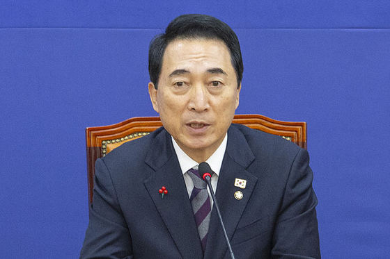 박수현 더불어민주당 수석대변인이 21일 국회에서 기자간담회를 열고 정치권 현안에 대해 발언하고 있다. 연합뉴스