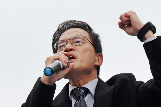 박주민 더불어민주당 의원이 11일 서울 종로구 광화문광장에서 서울시장 출마 선언을 하고 있다. 연합뉴스