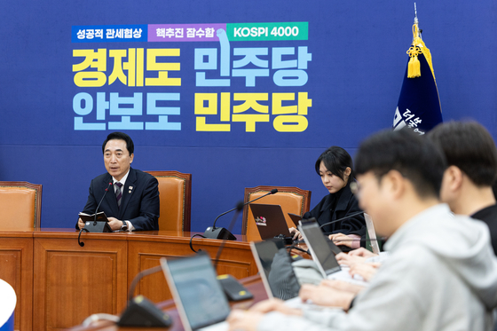 박수현 더불어민주당 수석대변인이 21일 서울 여의도 국회에서 열린 기자간담회에서 발언하고 있다. 뉴스1