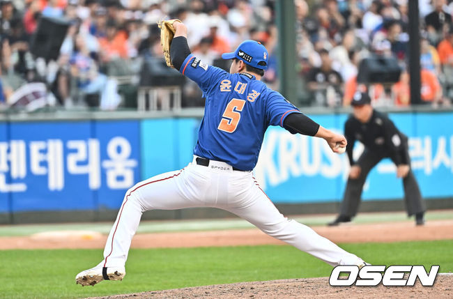 [OSEN=부산, 이석우 기자] 15일 부산 사직야구장에서 2024 신한 SOL 뱅크 KBO 리그 롯데 자이언츠와 한화 이글스의 경기가 열렸다. 홈팀 롯데는 윌커슨이 선발 출전하고 한화는 와이스가 선발 출전했다.한화 이글스 윤대경이 역투하고 있다. 2024.09.15 / foto0307@osen.co.kr