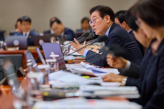 이재명 대통령이 지난달 11일 서울 용산 대통령실에서 열린 제49회 국무회의를 주재하고 있다. 대통령실