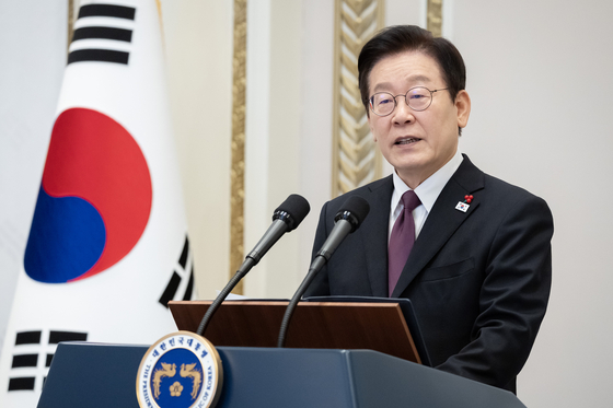 이재명 대통령이 22일 오전 청와대 영빈관에서 열린 대한노인회 초청 오찬 '어르신이 걸어온 길, 우리가 이어갈 길'에 참석해 모두발언 하고 있다. 대통령실사진기자단