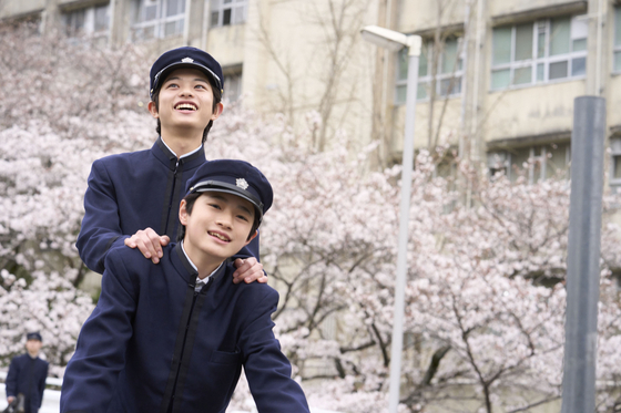 최고의 가부키 배우를 꿈꾸는 두 소년의 경쟁과 우정을 그린 ‘국보’의 한 장면. [사진 NEW]