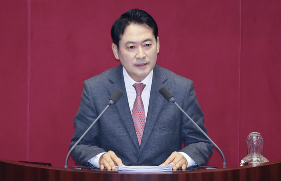 장동혁 국민의힘 대표가 22일 국회 본회의에서 12·3 윤석열 비상계엄 등에 대한 전담재판부 설치 및 제보자 보호 등에 관한 특별법안(대안)에 대한 필리버스터(무제한 토론)를 하고 있다. 임현동 기자