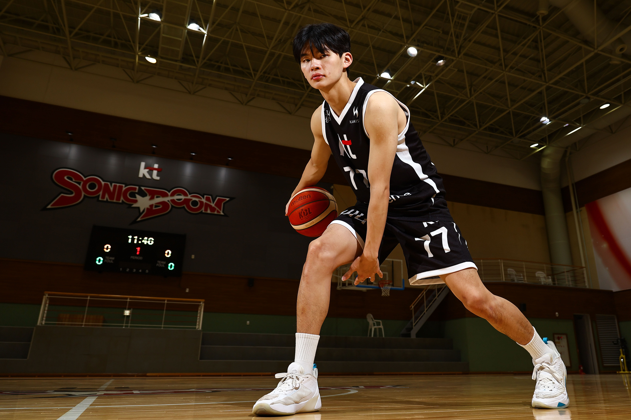 올해 프로농구 신인 26명 중 가장 돋보이는 수원 KT 강성욱. 등번호 77번을 달고 뛰어 ‘럭키 보이’라 불린다. 김종호 기자