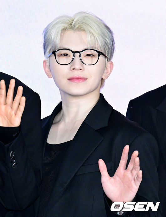 [OSEN=조은정 기자]4일 서울시 용산구 한화손해보험 한남사옥에서 에어비앤비 CEO와 K팝 아티스트 세븐틴이 함께하는 포토세션 행사가 진행됐다.행사에는 브라이언 체스키 에어비앤비 공동 창업자 겸 CEO, K-POP 아티스트 세븐틴이 참석했다.세븐틴 우지가 포즈를 취하고 있다. 2025.06.04 /cej@osen.co.kr