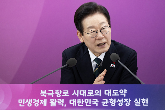 이재명 대통령이 23일 부산 동구 수정동 해양수산부 임시청사에서 열린 해양수산부 업무보고에 참석해 발언하고 있다. 전민규 기자