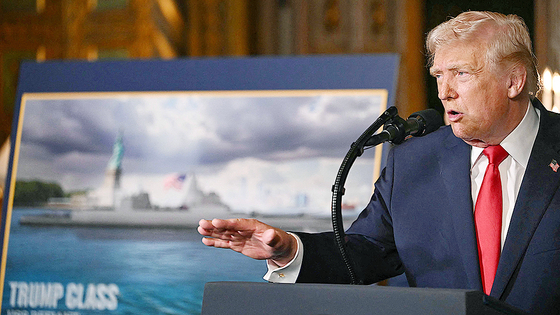  도널드 트럼프 미국 대통령이 22일(현지시간) 마러라고 별장에서 골든 플릿 구상을 발표하는 모습. AFP=연합뉴스