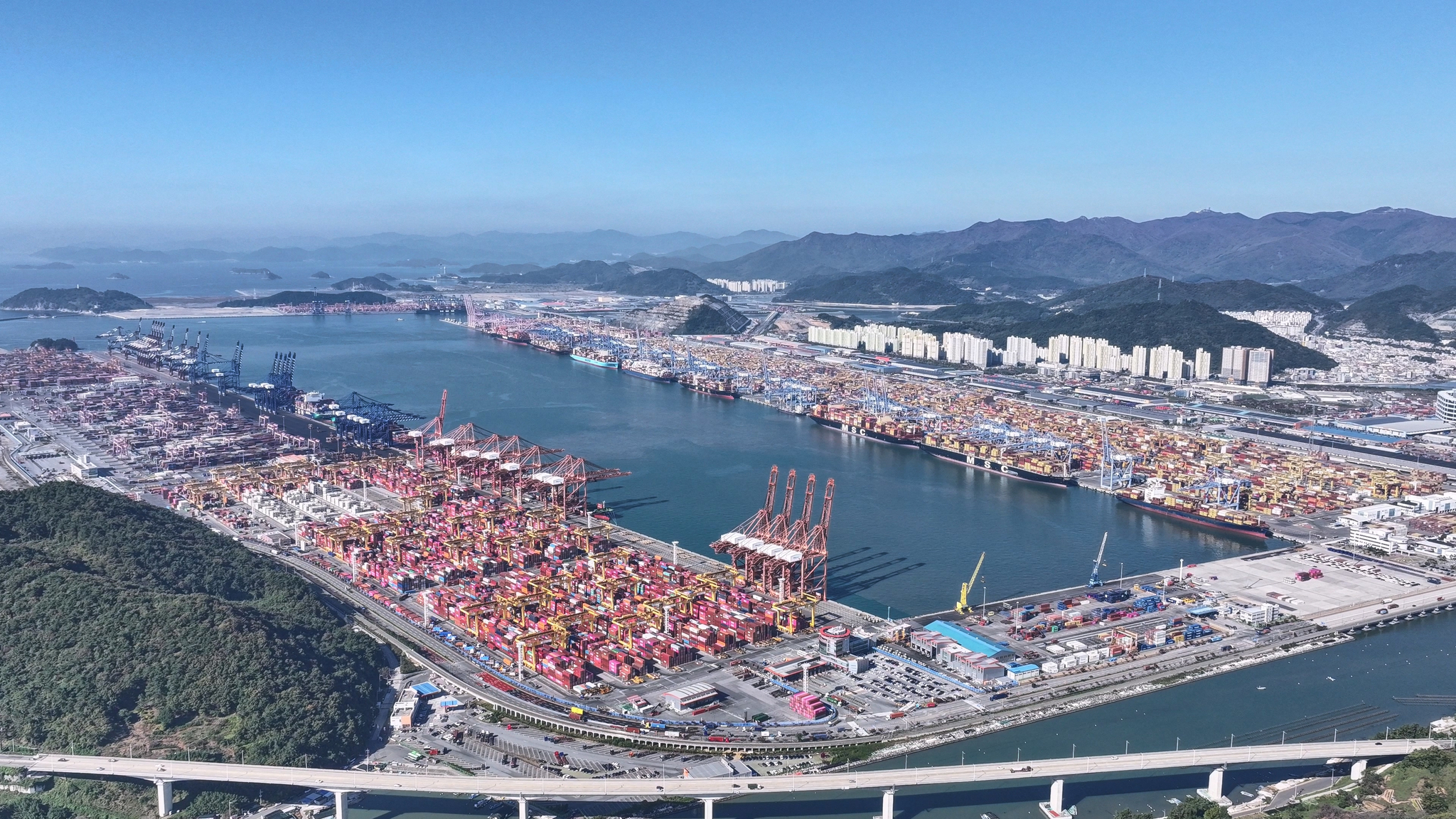 부산항 신항 전경(4부두 상공에서 바라본 컷)
