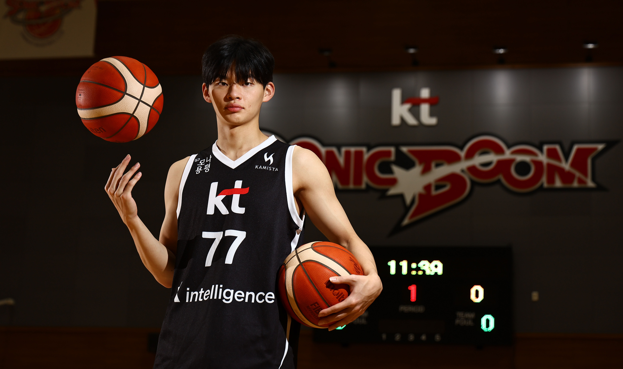 올해 프로농구 신인 26명 중 가장 돋보이는 수원 KT 강성욱. 등번호 77번을 달고 뛰어 ‘럭키 보이’라 불린다. 김종호 기자