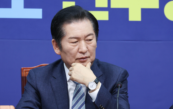 지난 19일 정청래 더불어민주당 대표가 19일 오전 국회에서 열린 최고위원회의에서 생각에 잠겨 있다. 임현동 기자