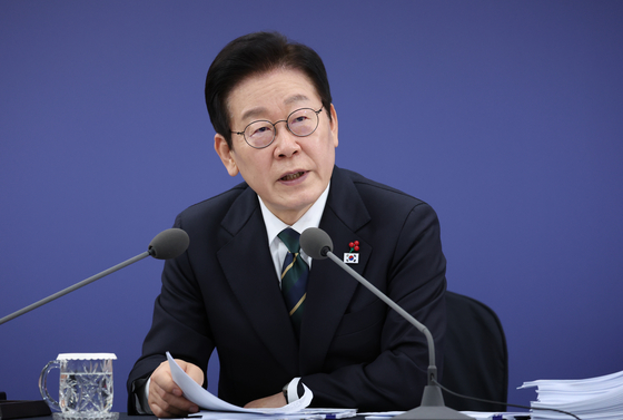 이재명 대통령이 23일 부산 동구 수정동 해양수산부 임시청사에서 열린 국무회의에 발언을 하고 있다. 사진 대통령실 제공