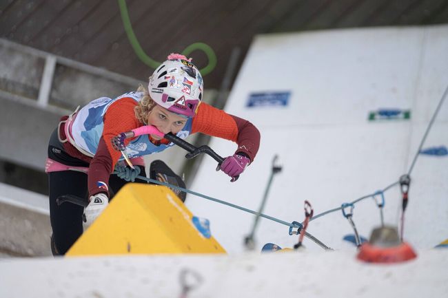 대한산악연맹은 국제산악연맹(UIAA)과 공동으로 '2026 UIAA 청송 아이스클라이밍 월드컵'을 오는 2026년 1월 9일부터 11일까지 3일간, 경상북도 청송 아이스클라이밍 월드컵 경기장에서 개최한다. / 대한산악연맹