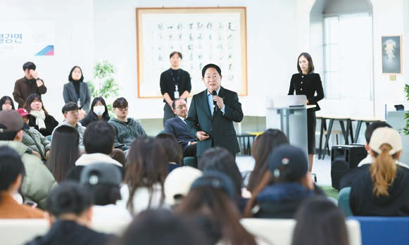 경복대 특별강연에서 주광덕 남양주시장은 정책 방향을 소개하고 학생들과 질의응답을 진행했다. [사진 경복대학교]