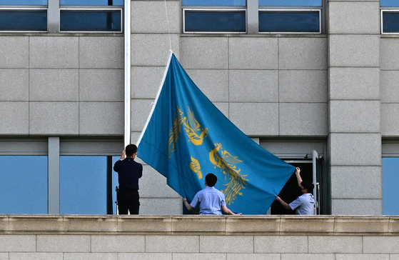 이재명 대통령 임기 첫날인 4일 서울 용산 대통령실청사에서 봉황기가 게양되고 있다. 사진 대통령실