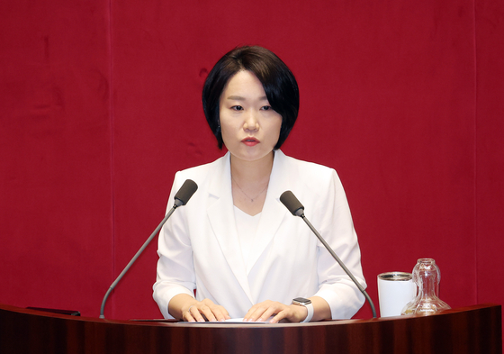 이소영 더불어민주당 의원이 지난 7월 4일 국회 본회의에서 2025년도 제2회 추가경정예산안이 상정된 가운데 토론하고 있다. 연합뉴스