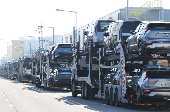 경기도 평택항에 카캐리어가 줄지어 서 있는 모습. 연합뉴스