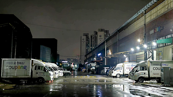23일 오후 9시 찾은 쿠팡 물류센터인 서울 구로구 구로1캠프 전경. 노유림 기자