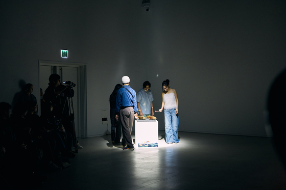 앙상블 팀프가 지난 5일 공개한 '기술을 가진 이들의 희극' 공연 장면. [사진 TIMF]