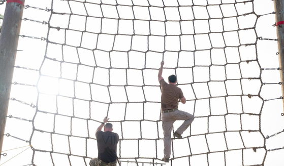 밴스 부통령이 네이비실과 90분간 고강도 체력 훈련에 참여했다. 사진 SNS 캡처 