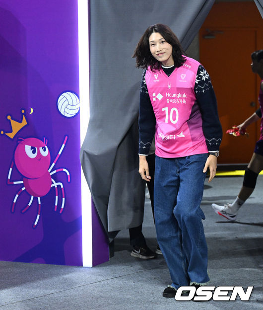 크리스마스 이브 흥국생명 홈 경기 찾은 김연경