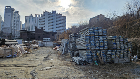 서울 동작구 노들역세권 공동주택 개발사업 공사가 멈춰있는 부지의 모습. 김정재 기자