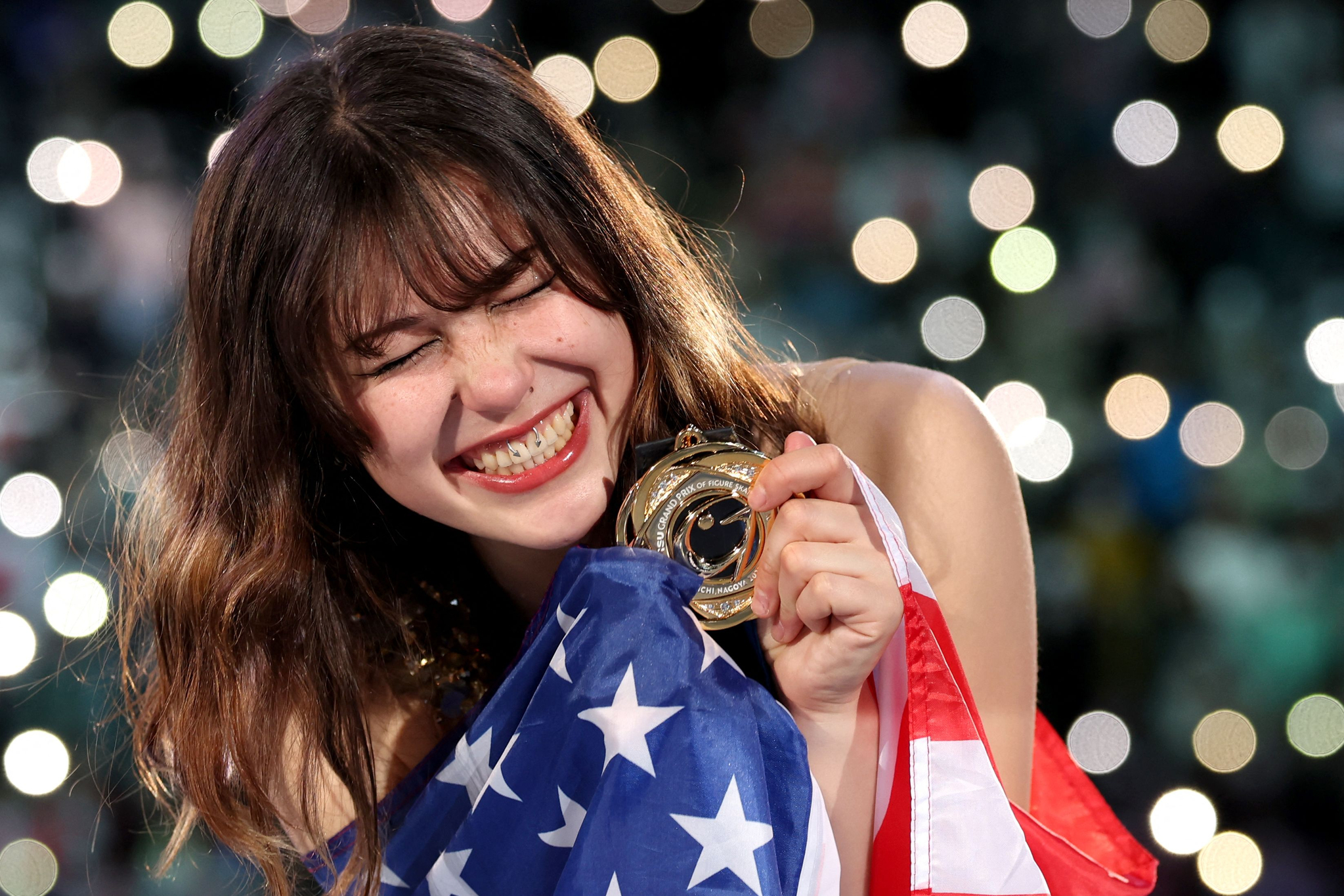 지난 6일 일본에서 열린 피겨 그랑프리 파이널 여자 싱글 우승 후 활짝 웃는 알리사 리우. AFP =연합뉴스 