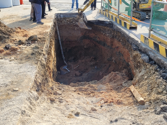 지난 4월 26일 경기 고양시 일산동구에서 도로 오수관 공사 중 흙더미가 무너져 내리며 근로자 1명이 숨지고 1명이 다쳤다. 경기북부경찰청