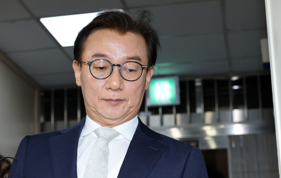 통일교로부터 금품을 수수했다는 의혹을 받는 전재수 더불어민주당 의원(전 해양수산부 장관) 지난 19일 서울 서대문구 경찰청 국가수사본부에 조사를 받기 위해 출석하고 있다. 최기웅 기자