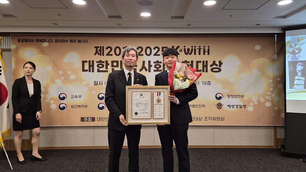 (왼쪽부터) 이인영 국회의원, 케이씨인베스트 김규엽 대표